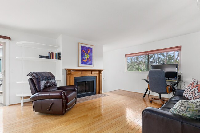 Building Photo - 3150 Avenida Topanga