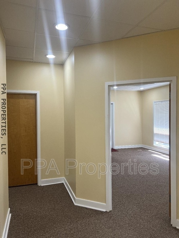 Building Photo - 3717 University Dr