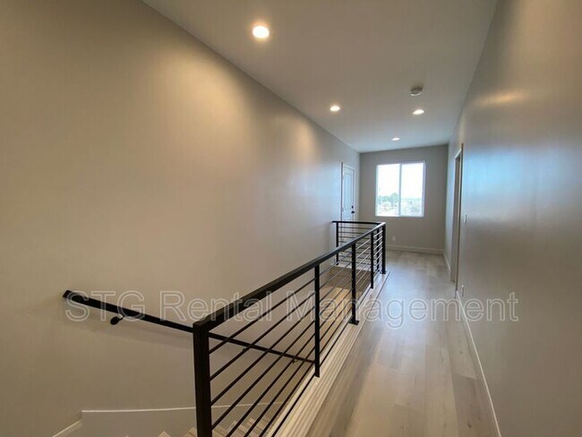 Building Photo - 840 Twin Lakes Dr