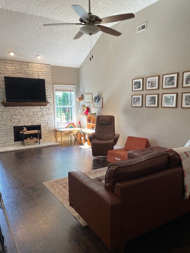 Building Photo - 987 Promenade Dr