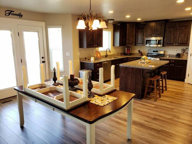 Building Photo - 42 E 1825 N