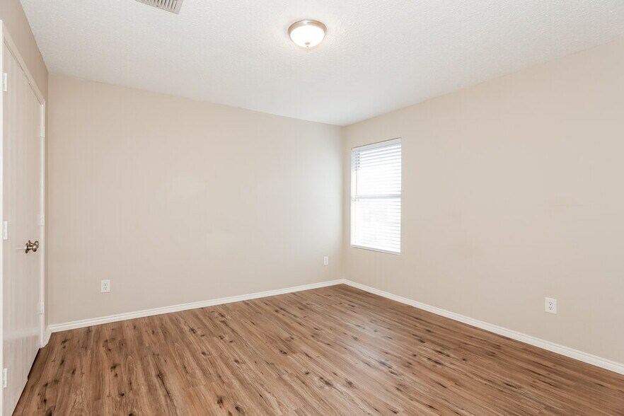 Building Photo - 2316 Graystone Dr