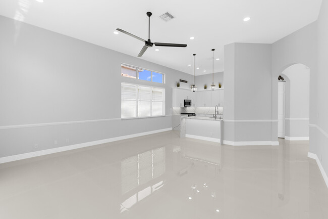Building Photo - 1256 Beacon Cir