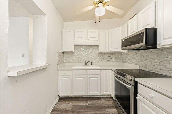 Building Photo - 2615 9th Ave Dr E