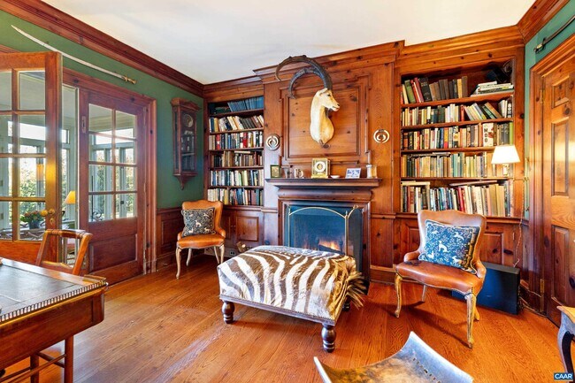 Building Photo - 640 Ivy Ln