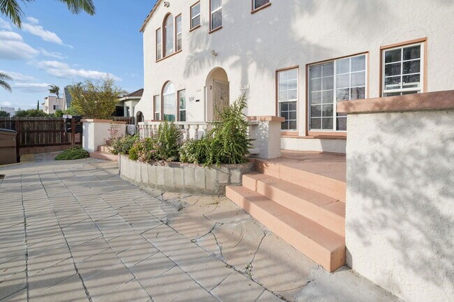 Building Photo - 5371 Louis Pl