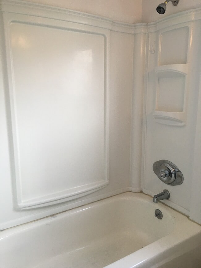 view of bathtub - 4404 Forrest Rd