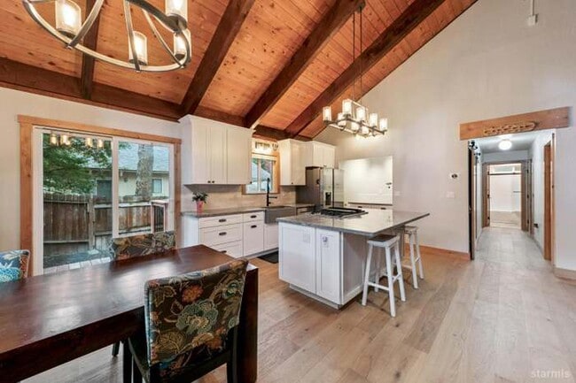 Building Photo - 1617 Cree St