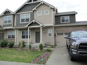 Building Photo - Beautiful 3 Bedroom, 2.5 Bath 2 Story Town...