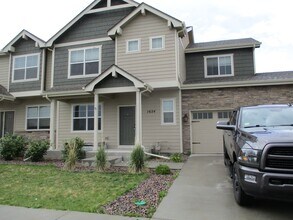 Building Photo - Beautiful, Dog Friendly - 3 Bedroom, 2.5 B...