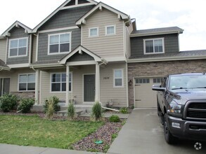 Building Photo - Beautiful 3 Bedroom, 2.5 Bath 2 Story Town...