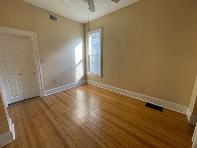 Building Photo - Charming 3 Bed 2 Bath in Downtown Denver.