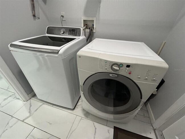 Building Photo - 10439 Andover Point Cir