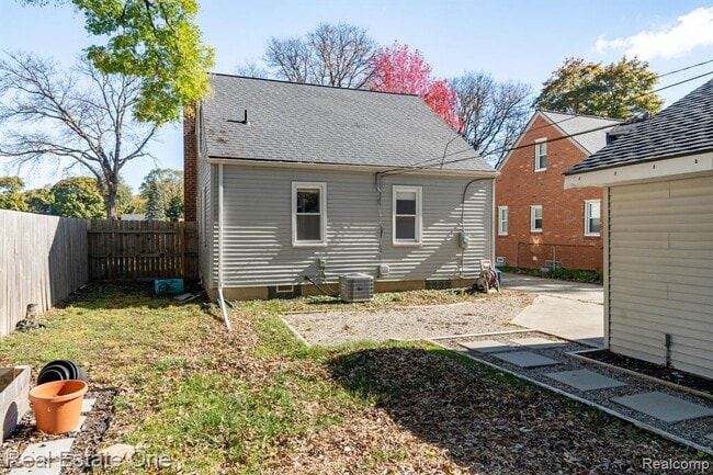 Building Photo - 2989 Cummings Ave