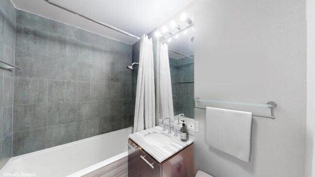 Building Photo - 1 bedroom in LONG ISLAND CITY NY 11101