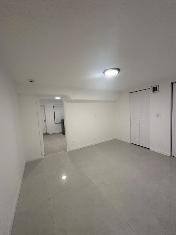 Building Photo - 731 SW 8th Ave