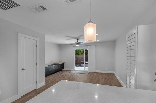 Building Photo - 3812 Southway Dr