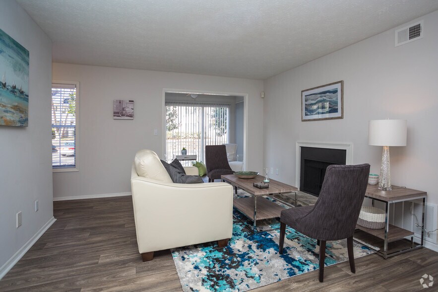 Interior Photo - zBirch Run