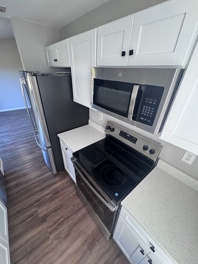 Building Photo - 343 Harold Ave S