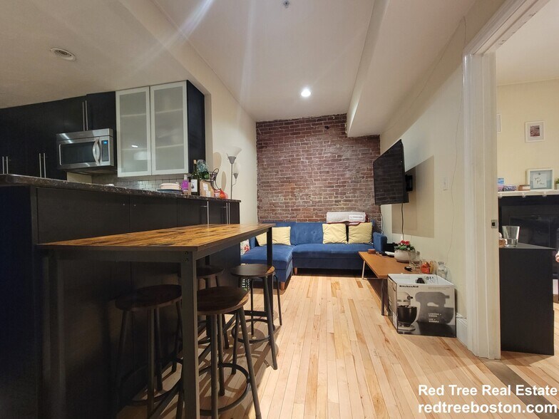 Building Photo - 1203 Beacon St