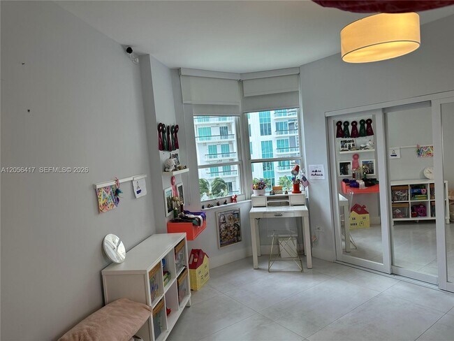 Building Photo - 888 Brickell Key Dr