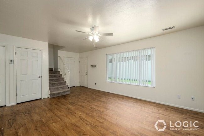 Building Photo - End Unit Townhome!