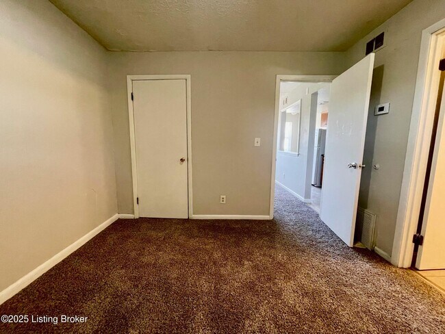Building Photo - 4143 Hillview Ave