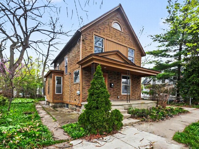 Building Photo - 120 Depot St