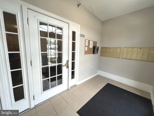 Building Photo - Beautiful 2 bedroom 2 baths condo in the gated community of Chestnut Point.