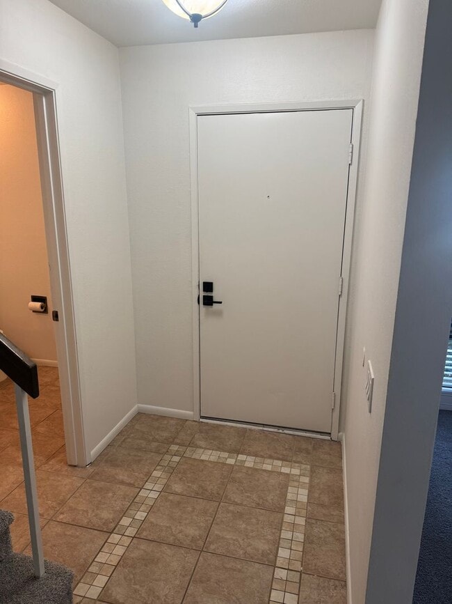 Building Photo - BEAUTIFUL 2 STORY CONDO IN THE CAMPUS COMMONS AREA!