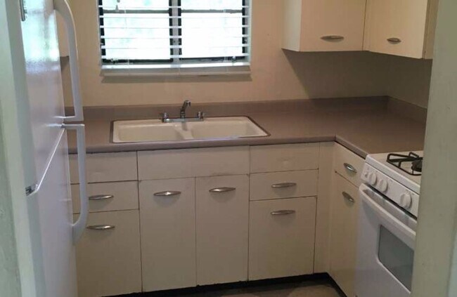 Building Photo - J02