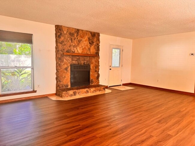 Building Photo - RENTAL