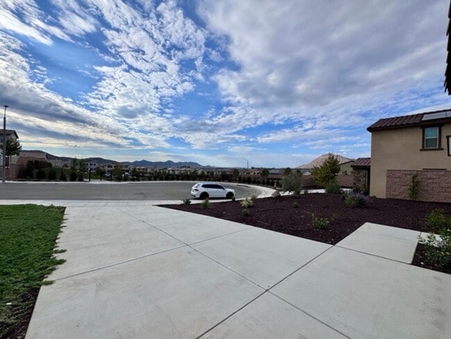 Building Photo - Spacious 4 Bedroom Home for Lease in Winch...