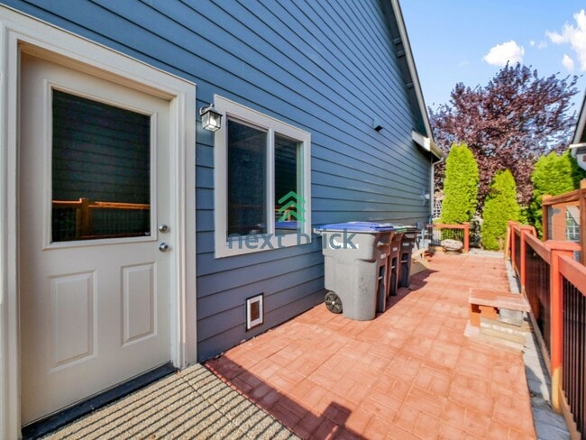 Building Photo - Stunning 4bed/2.5bath Norris Home with a V...