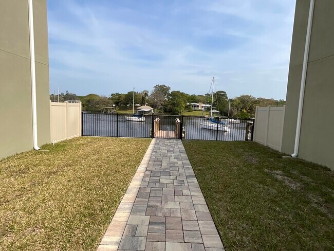 Building Photo - 900 Paddleboard Ct