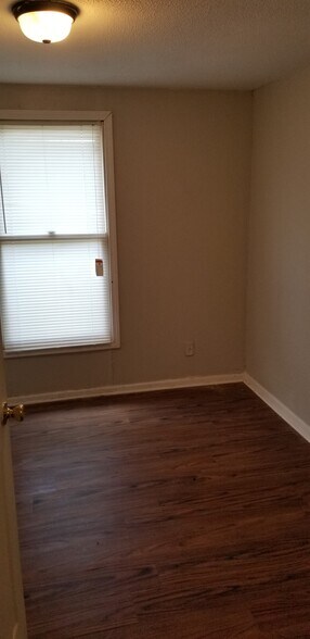 Building Photo - 1117 E Nettie Ave