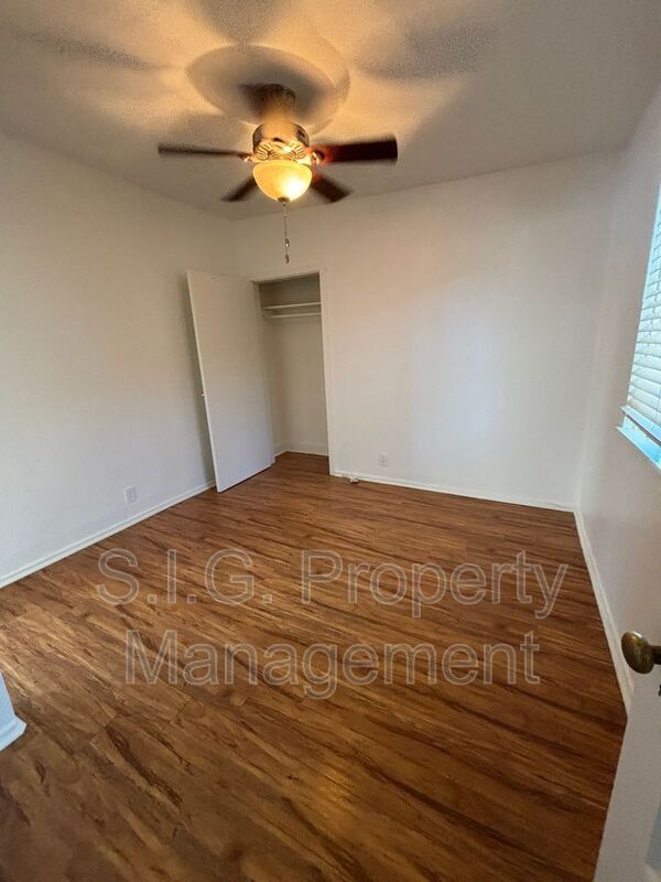 Building Photo - 1230 1/2 Griffith St