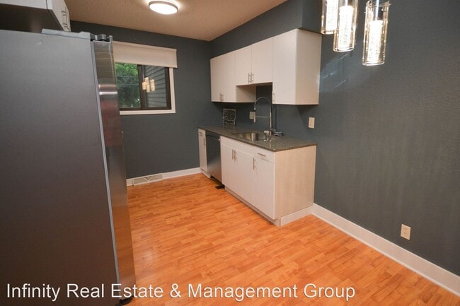 Building Photo - 3 br, 2 bath House - 1221 1st St SW #300