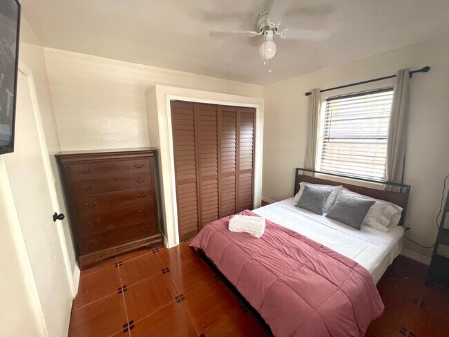 Building Photo - 575 NW 33rd St