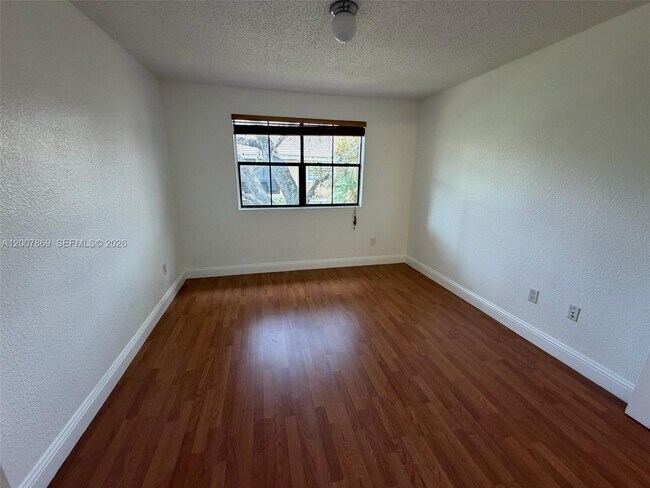 Building Photo - 15570 SW 105th Ln