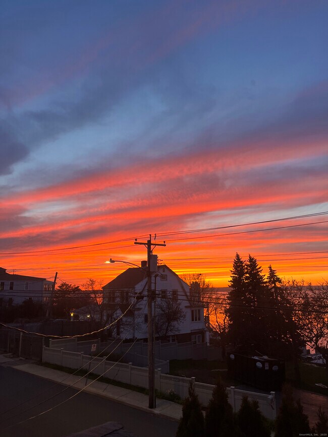 Building Photo - 103 Cove St