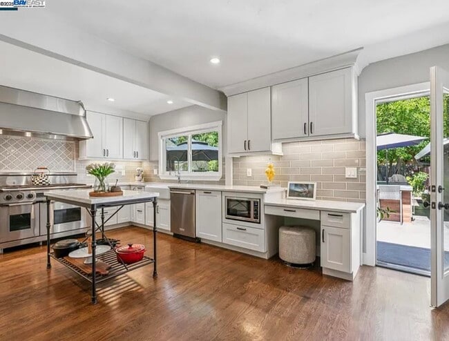 Building Photo - 161 Maiden Ln