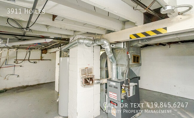 Building Photo - 3911 Hoiles-