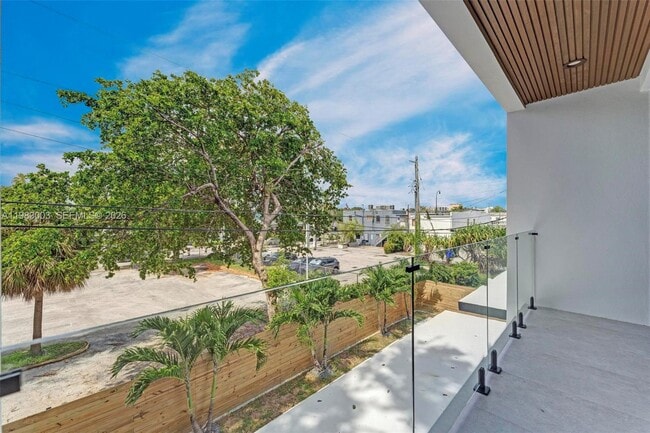 Building Photo - 630 NE 82nd St