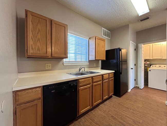 Building Photo - TIMBER RIDGE ONE BEDROOM