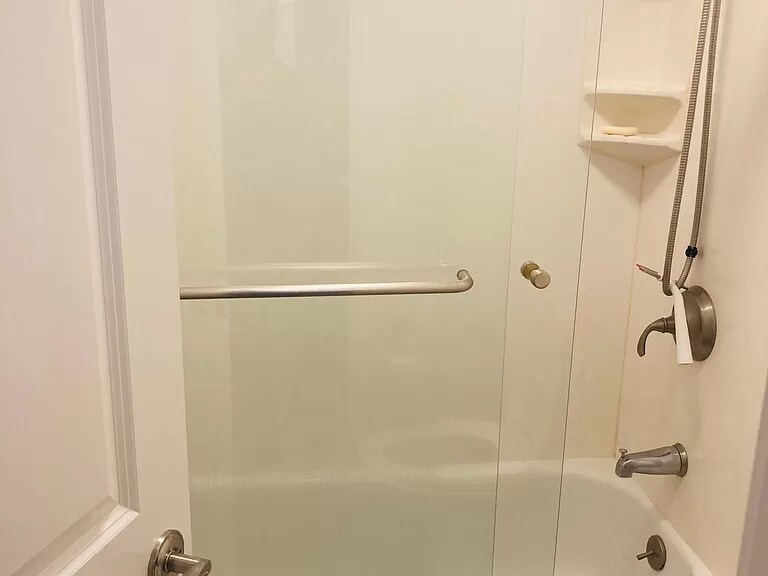 Building Photo - 10982 Roebling Ave