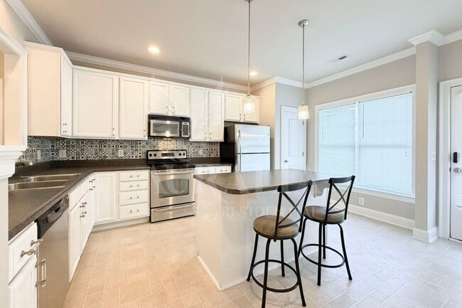 Building Photo - 7754 ACC Blvd