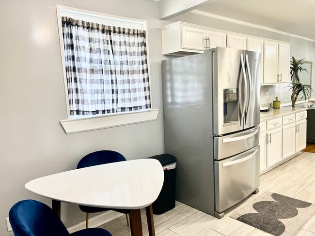 Building Photo - 5057 Blackburn St