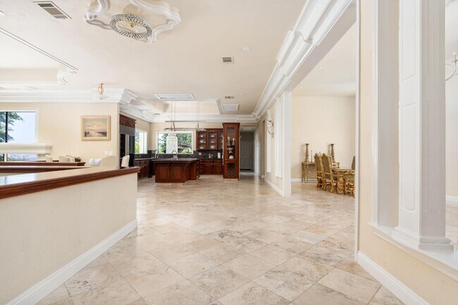 Building Photo - 14215 Killarney Dr