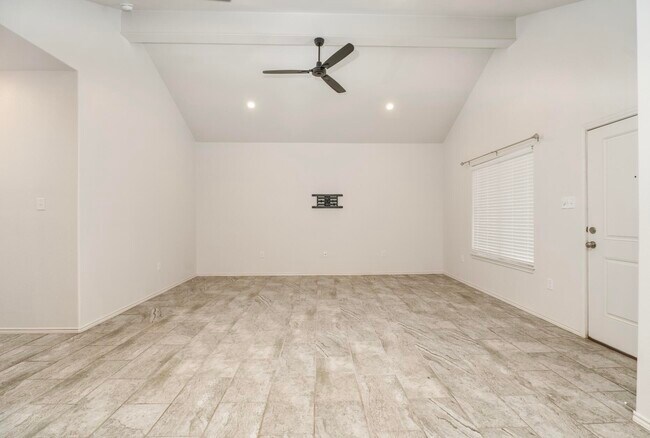 Building Photo - 11623 Evanston Ave